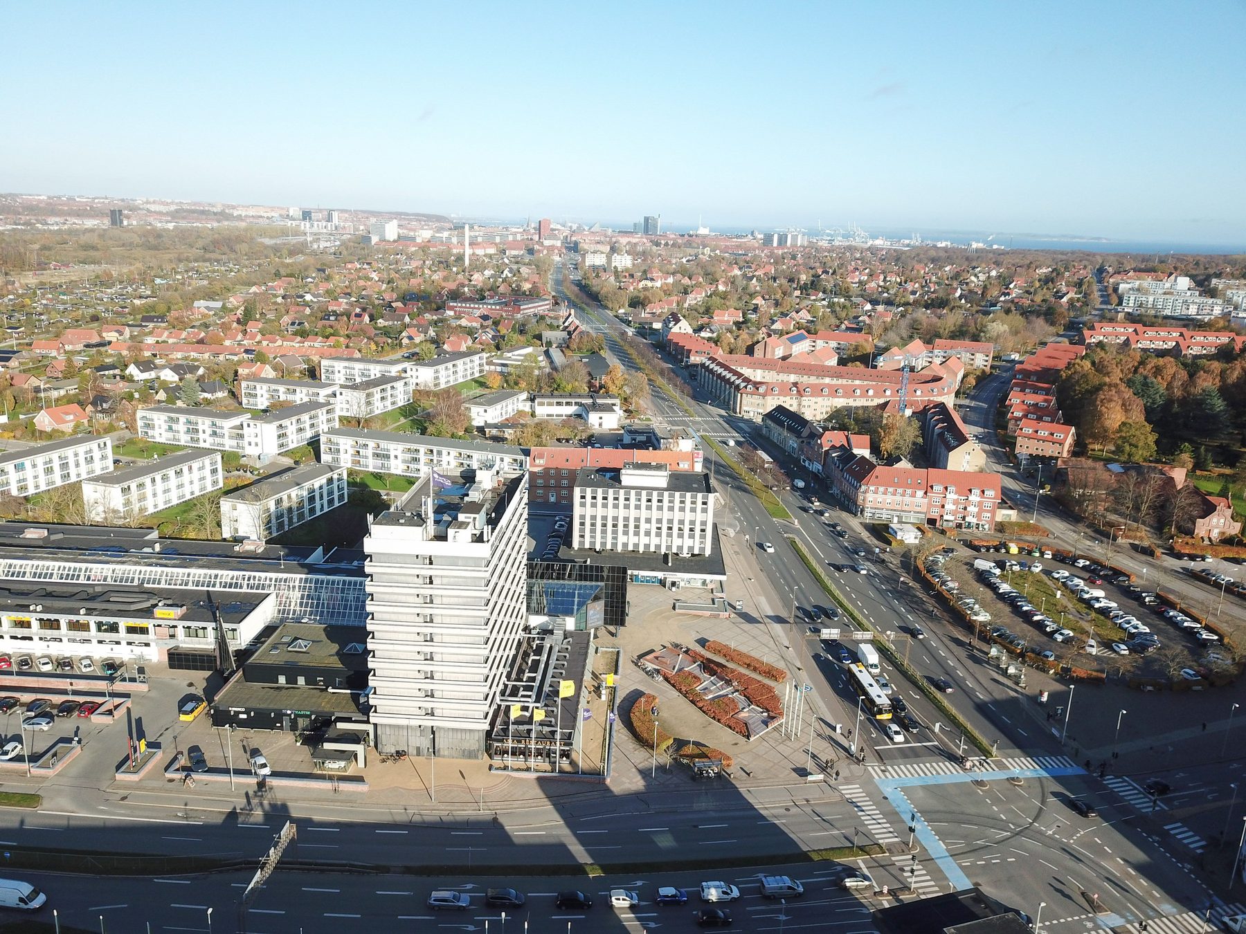 Udsigt fra 80 meter over Skanderborgvej 190 mod Aarhus og bugten